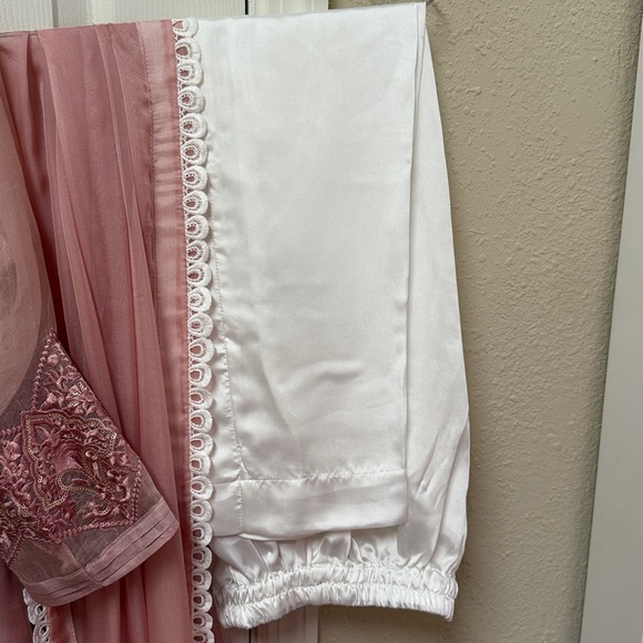 New Agha Noor Elegant Pink Embroidered Dress with Dupatta - Picture 6 of 14